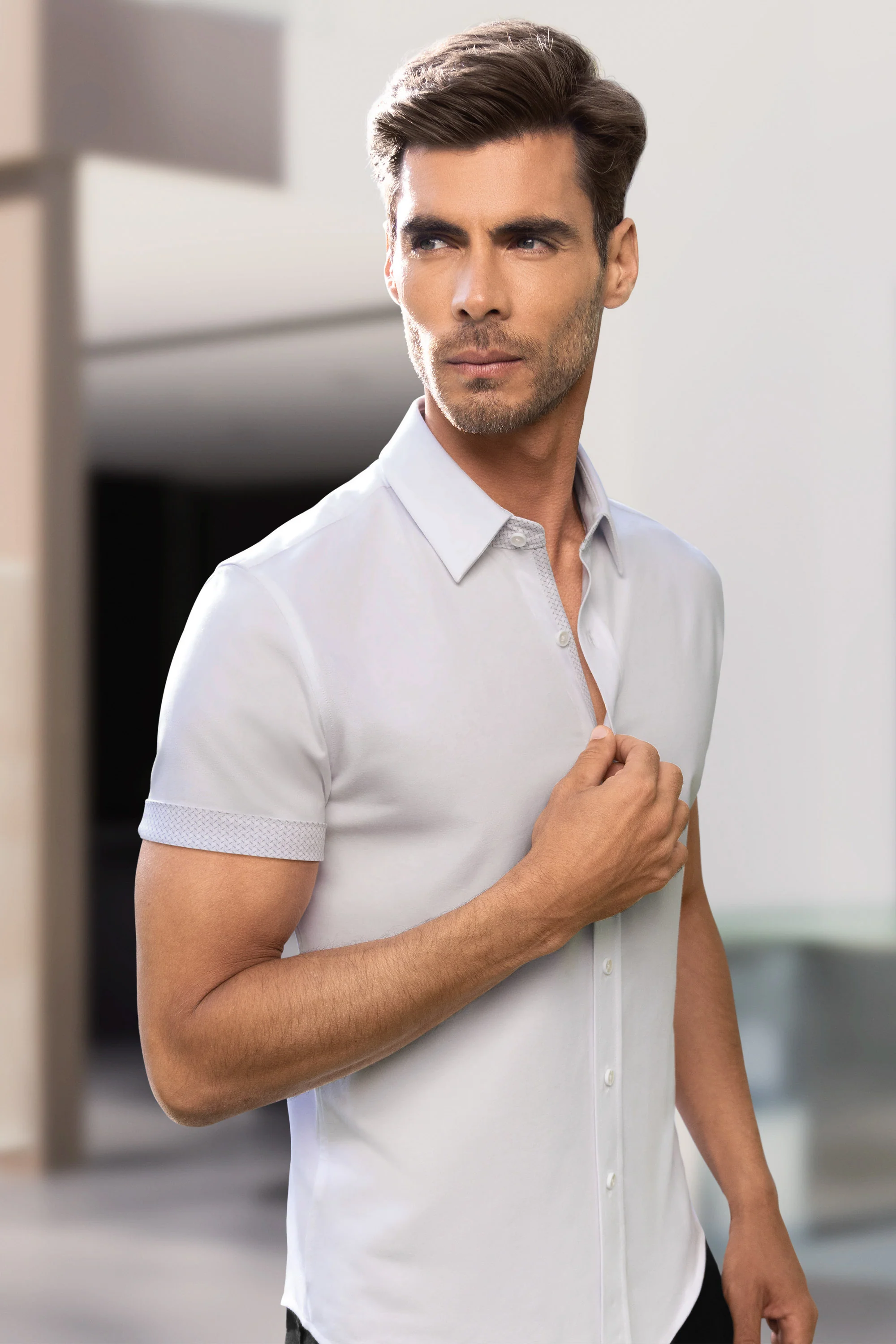Iconic Rapport In White